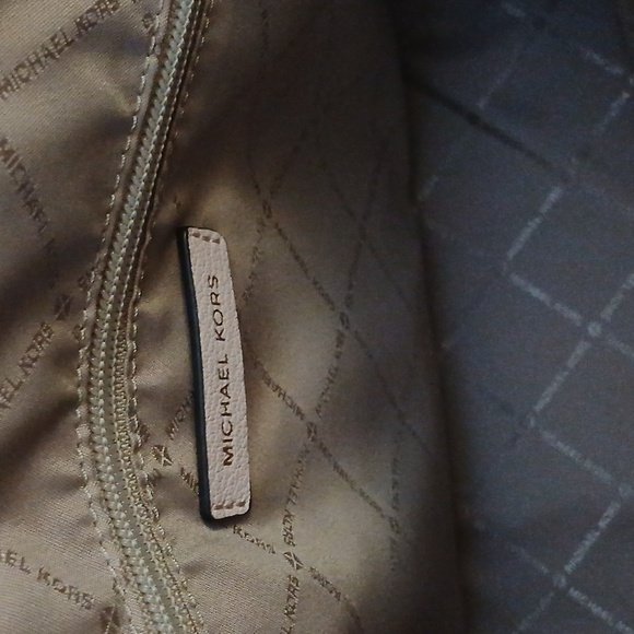 Authentic Michael Kors Jet Set Logo Tote Bag - Picture 7 of 8